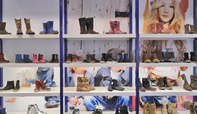 Smit Shoes: Design new shoe store - 