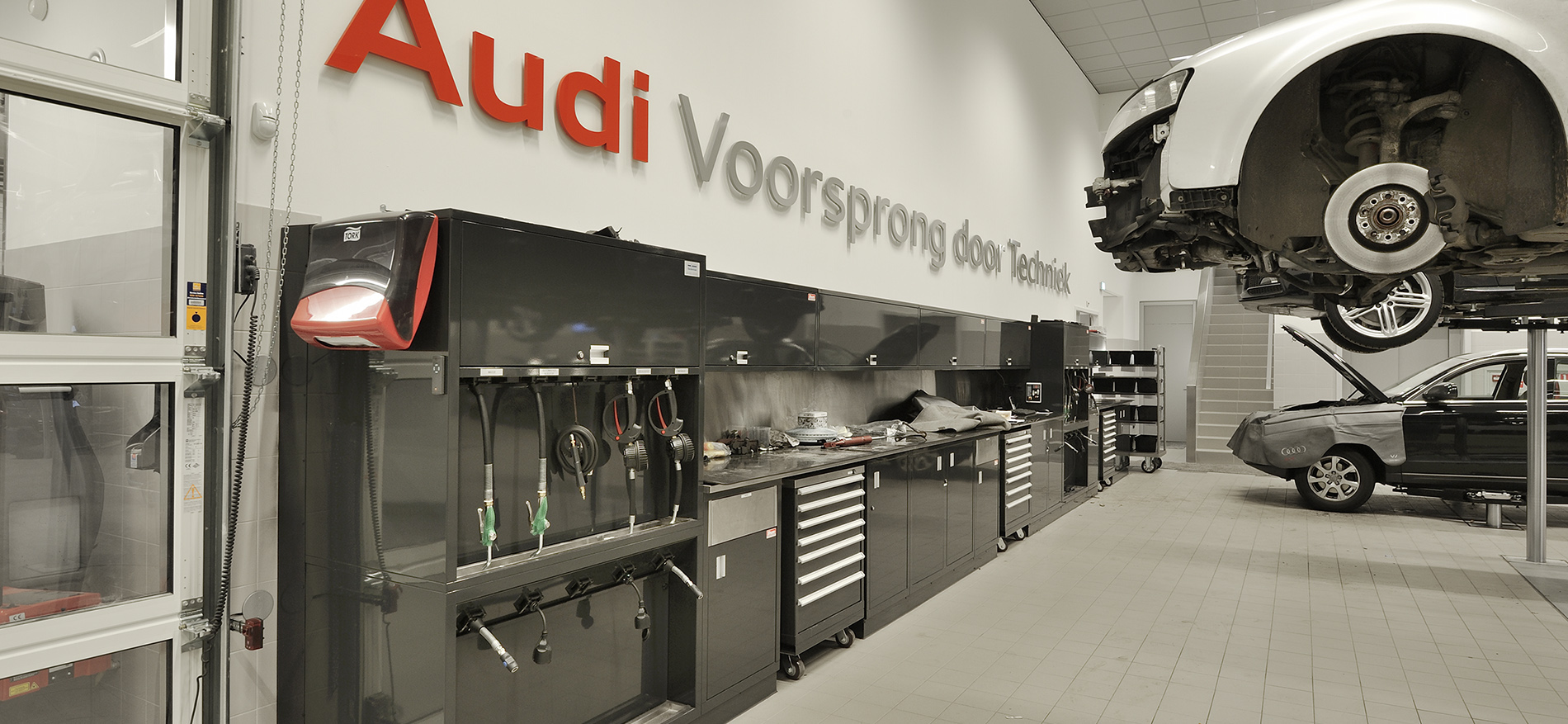 Design and shopfitting Audi Showroom, NL - 