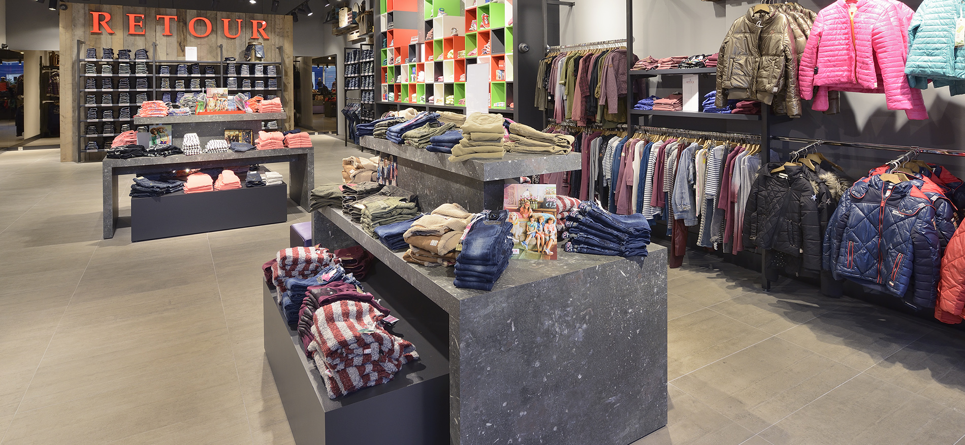 Retail design for Retour Jeans Denim deluxe in Batiaviastad - Fashion