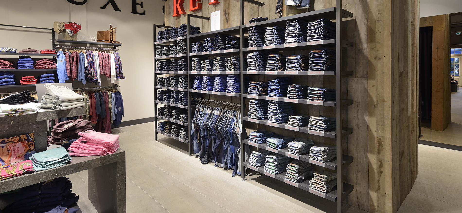 Retail design for Retour Jeans Denim deluxe in Batiaviastad - Fashion