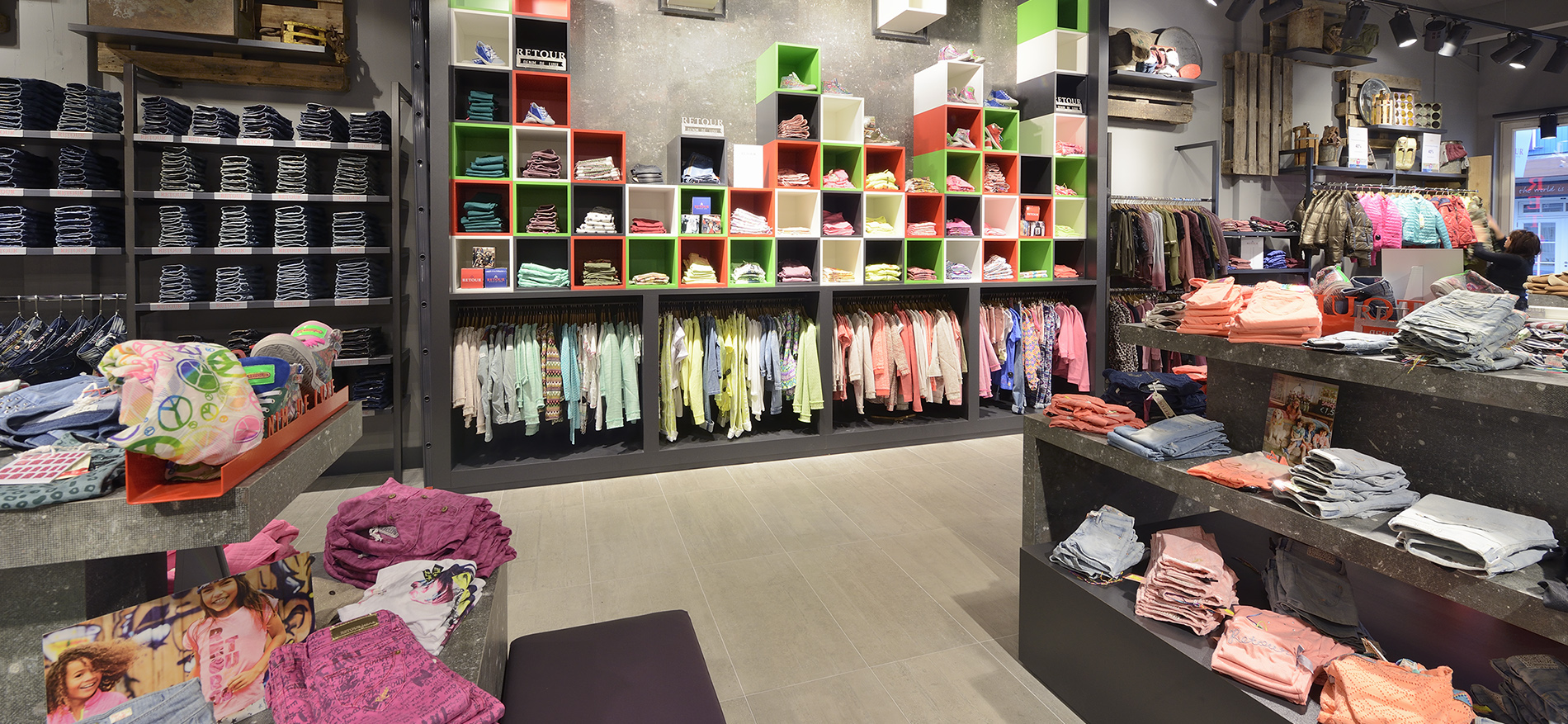 Retail design for Retour Jeans Denim deluxe in Batiaviastad - Fashion