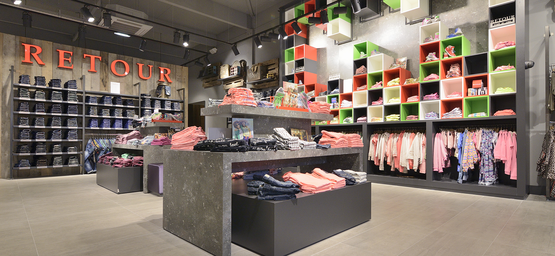 Retail design for Retour Jeans Denim deluxe in Batiaviastad - Fashion