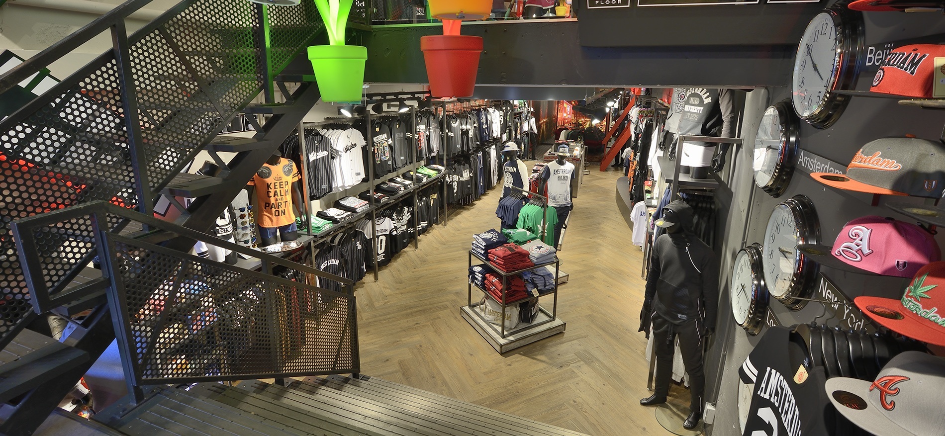 Shopping experience for Amsterdam Designs – Tourist shop - 