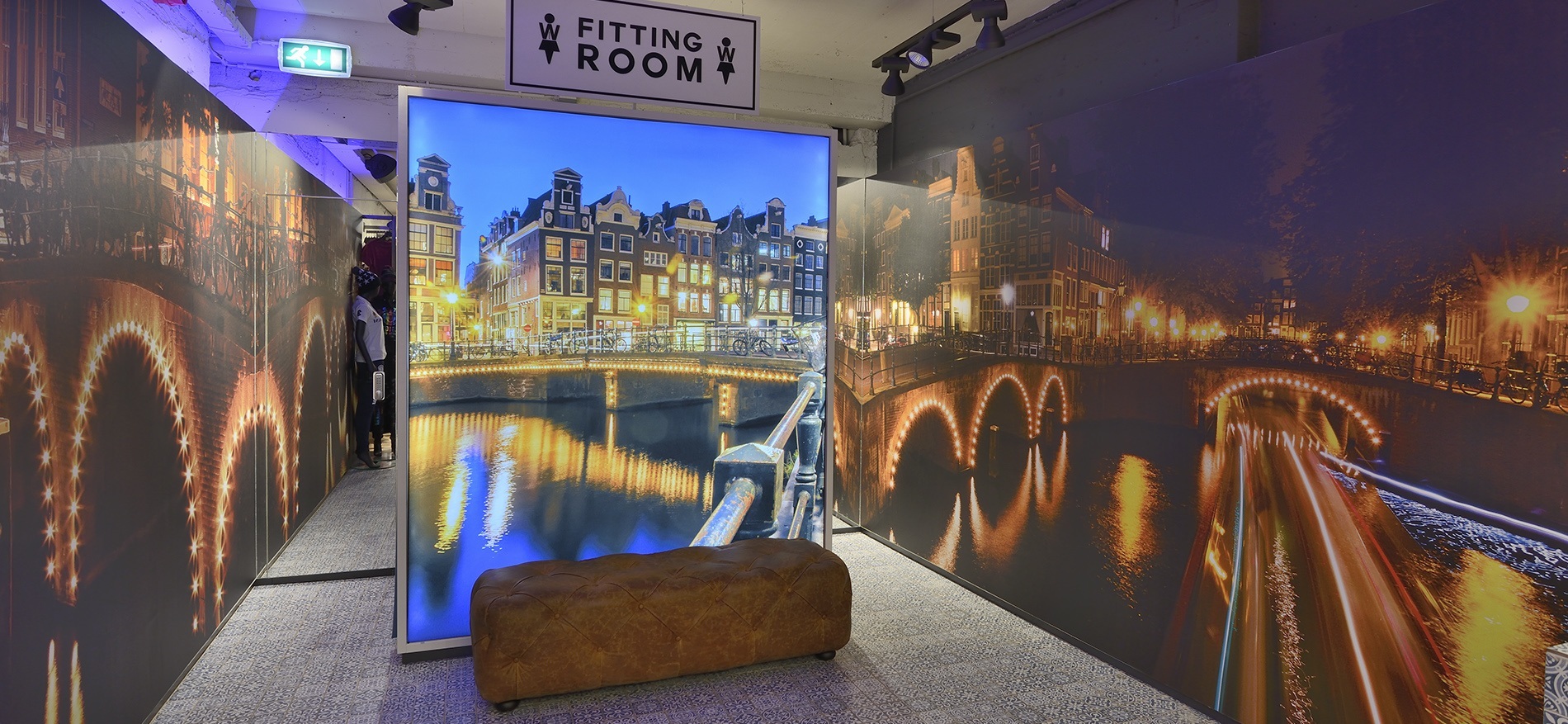Shopping experience for Amsterdam Designs – Tourist shop - 
