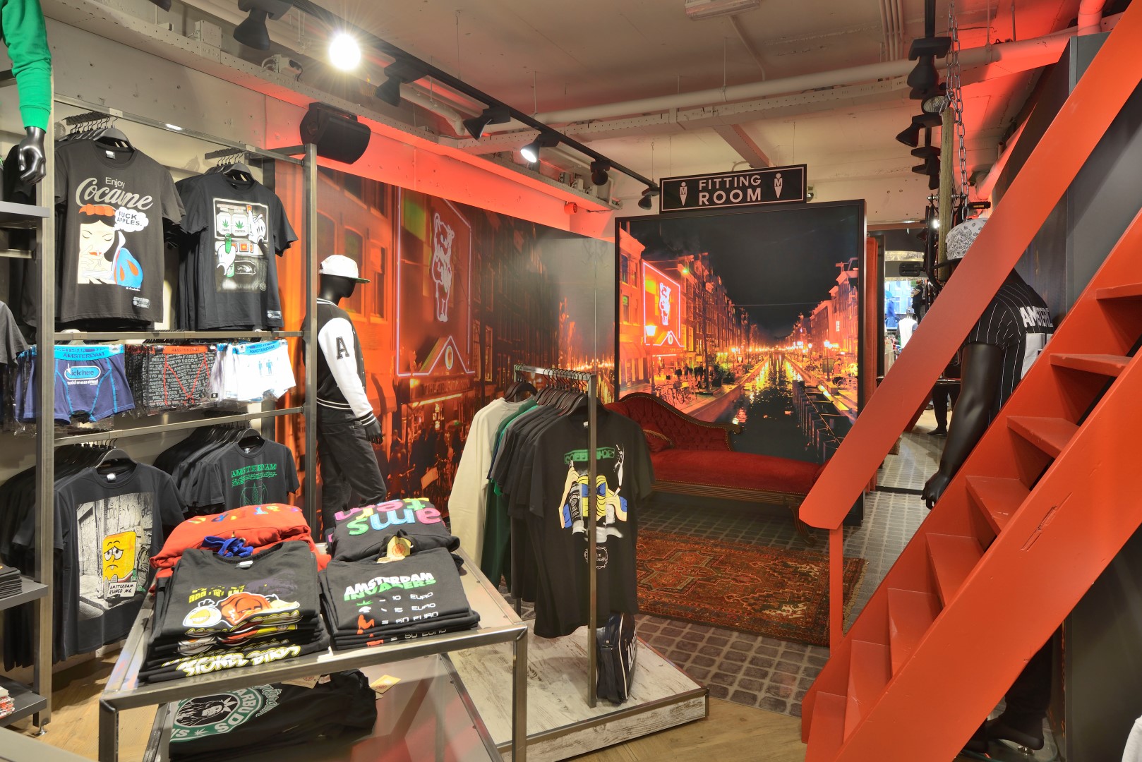Shopping experience for Amsterdam Designs – Tourist shop