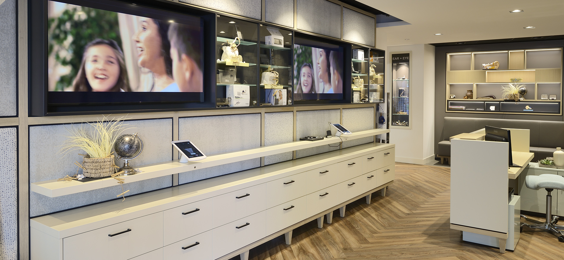 Kaasschieter Audiology: Store design hearing care specialist - 
