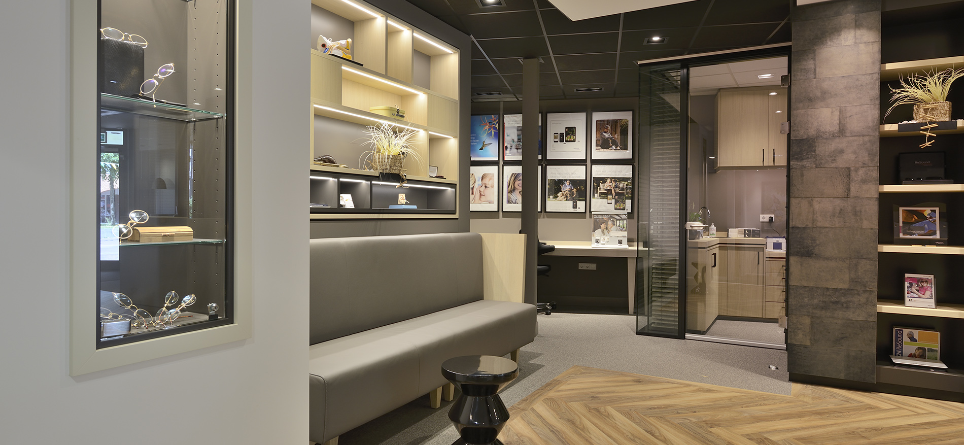 Kaasschieter Audiology: Store design hearing care specialist - 