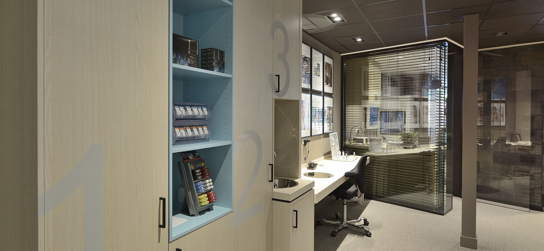 Kaasschieter Audiology: Store design hearing care specialist - 