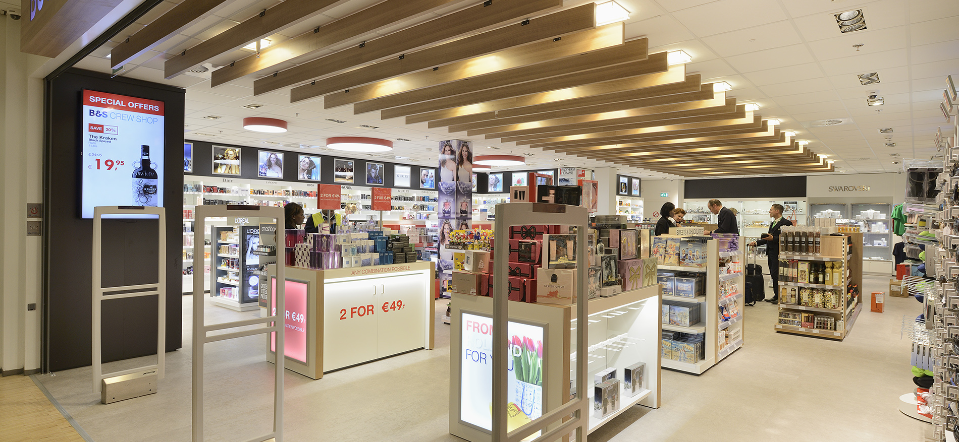 New shopconcept for B&S Crew Shop - Schiphol: shopfitting airport