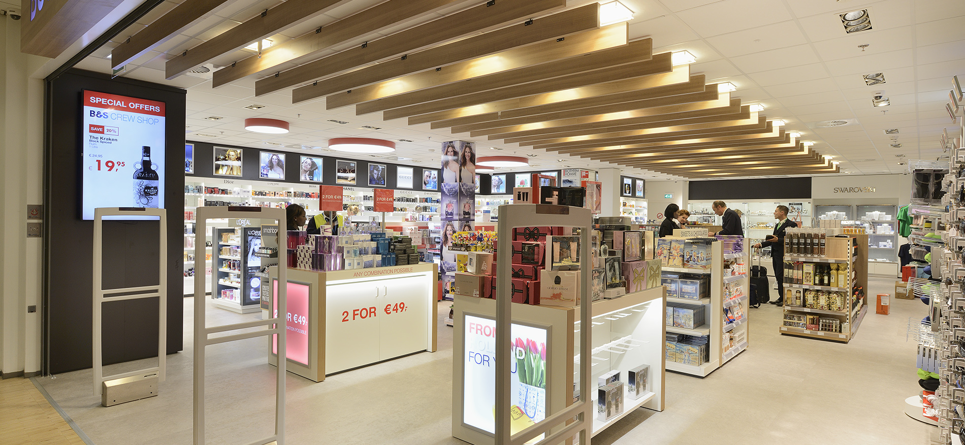 B&S Crewshop Airport Schiphol (NL) – Retail design and shopfitting - Retail design