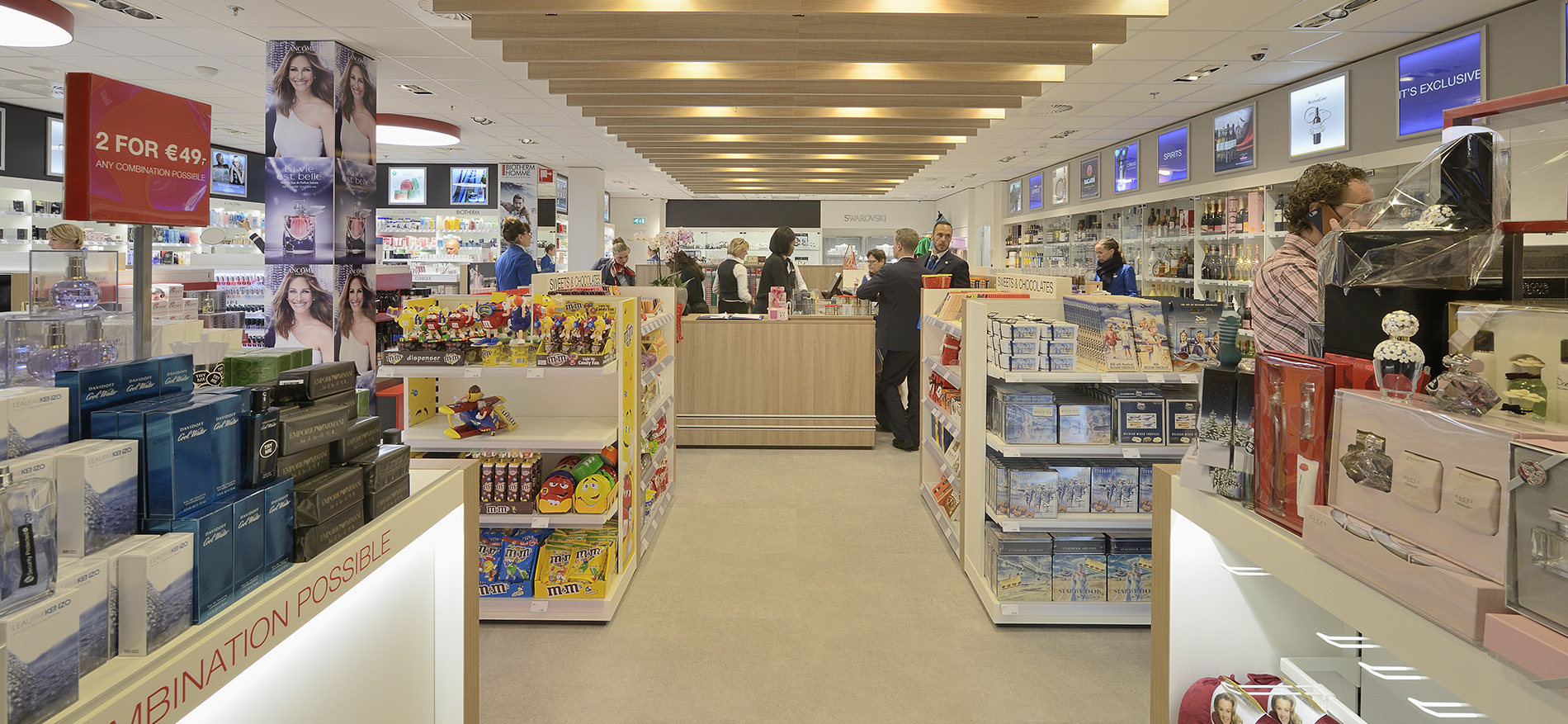 B&S Crewshop Airport Schiphol (NL) – Retail design and shopfitting - Retail design