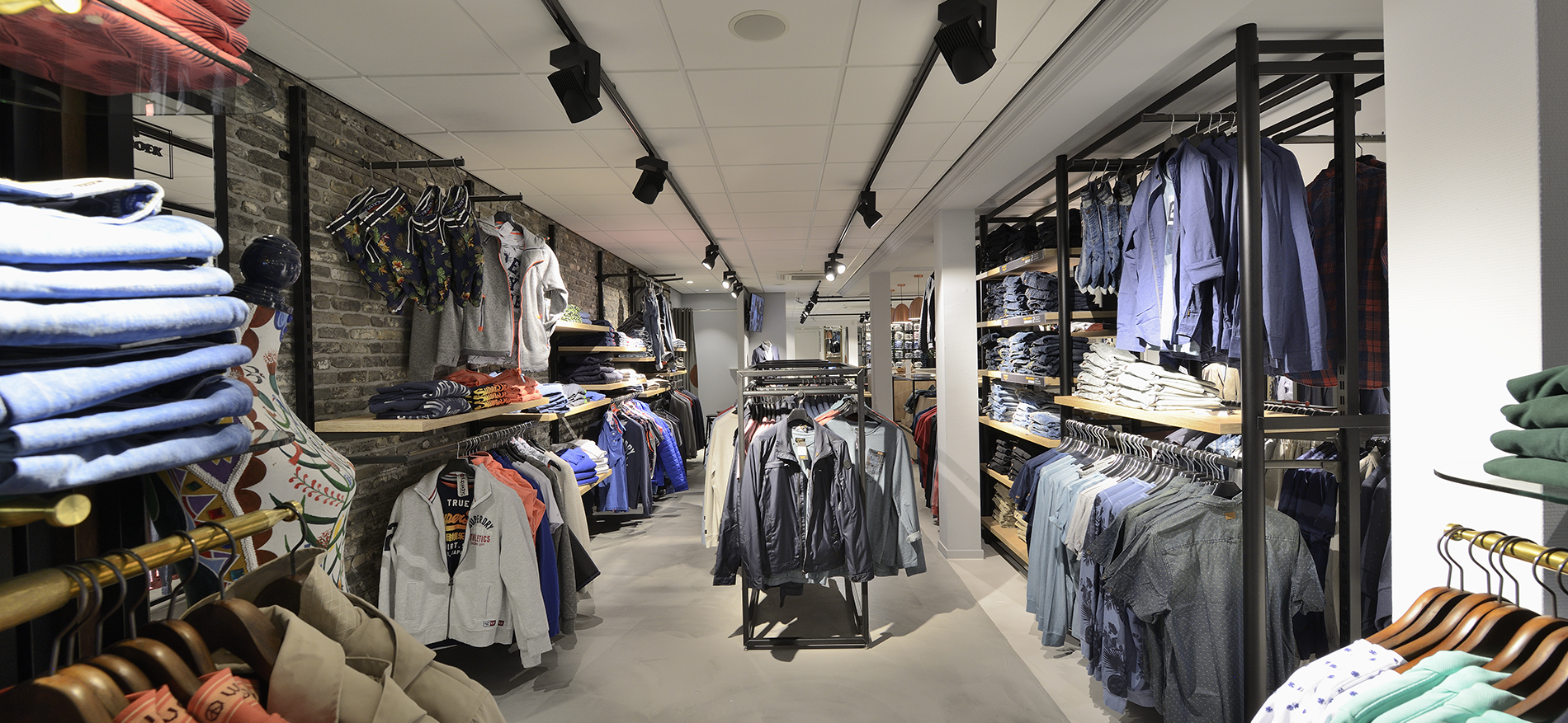 Bossenbroek Men’s Fashion: Retail design and shopfitting - Fashion