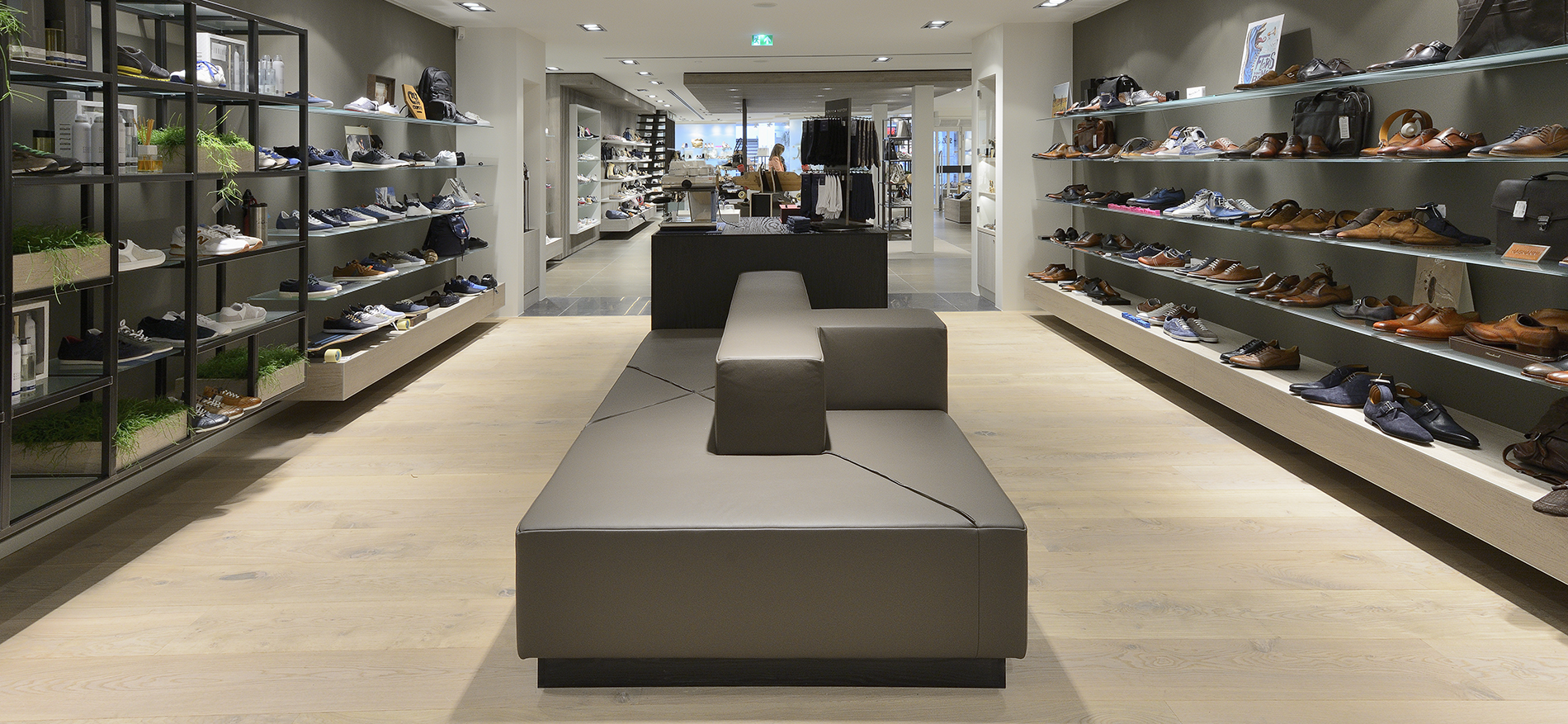 Shuz in Wassenaar: Retail design shoes conceptstore - 