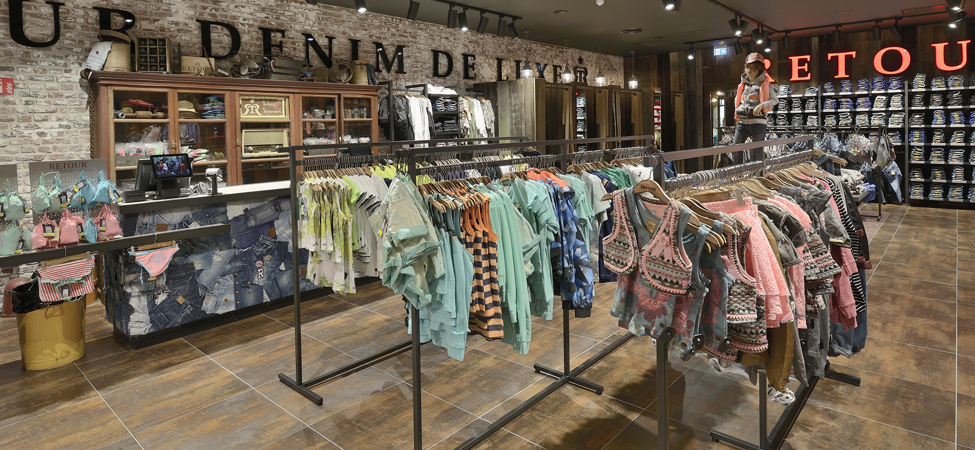 Retour Jeans in Outlet center Roermond - Fashion