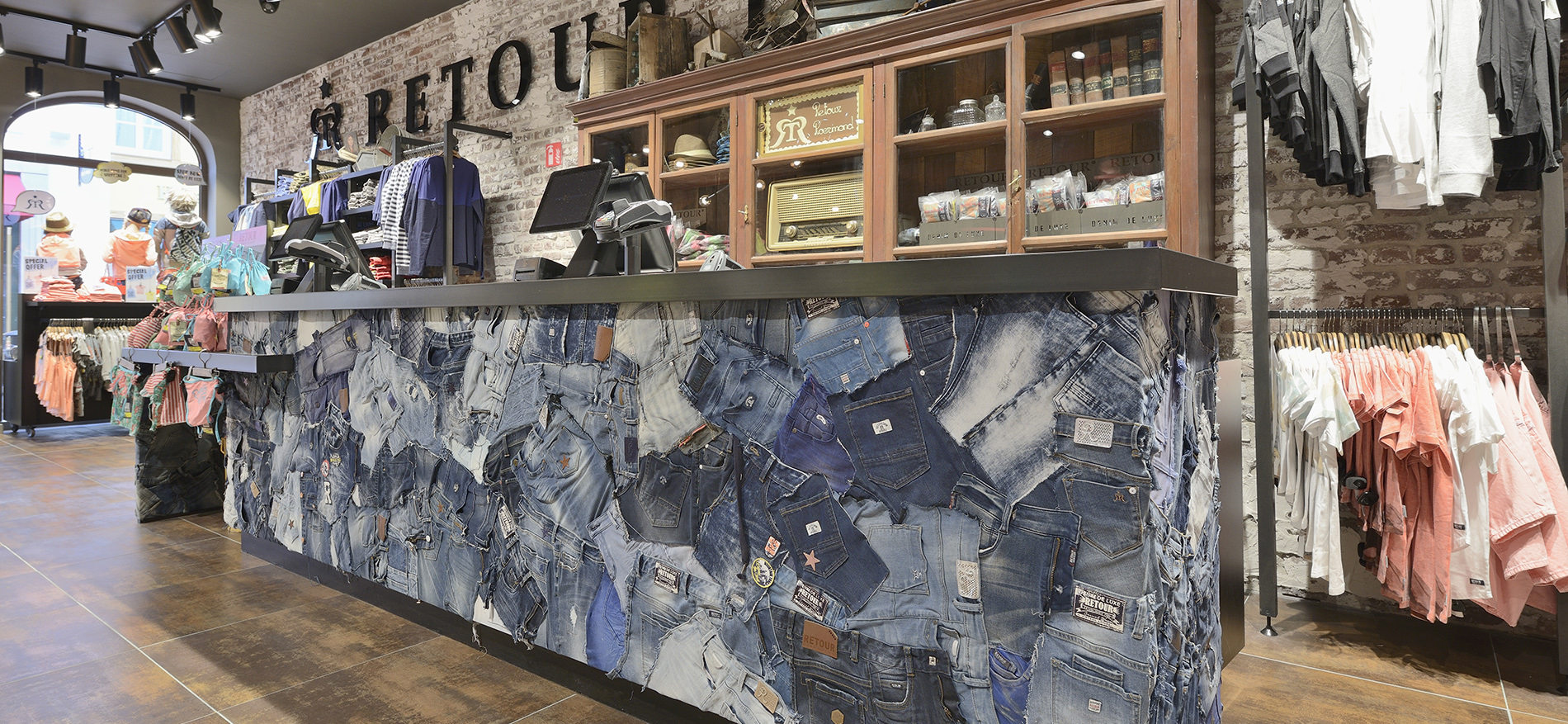 Retour Jeans in Outlet center Roermond - Fashion