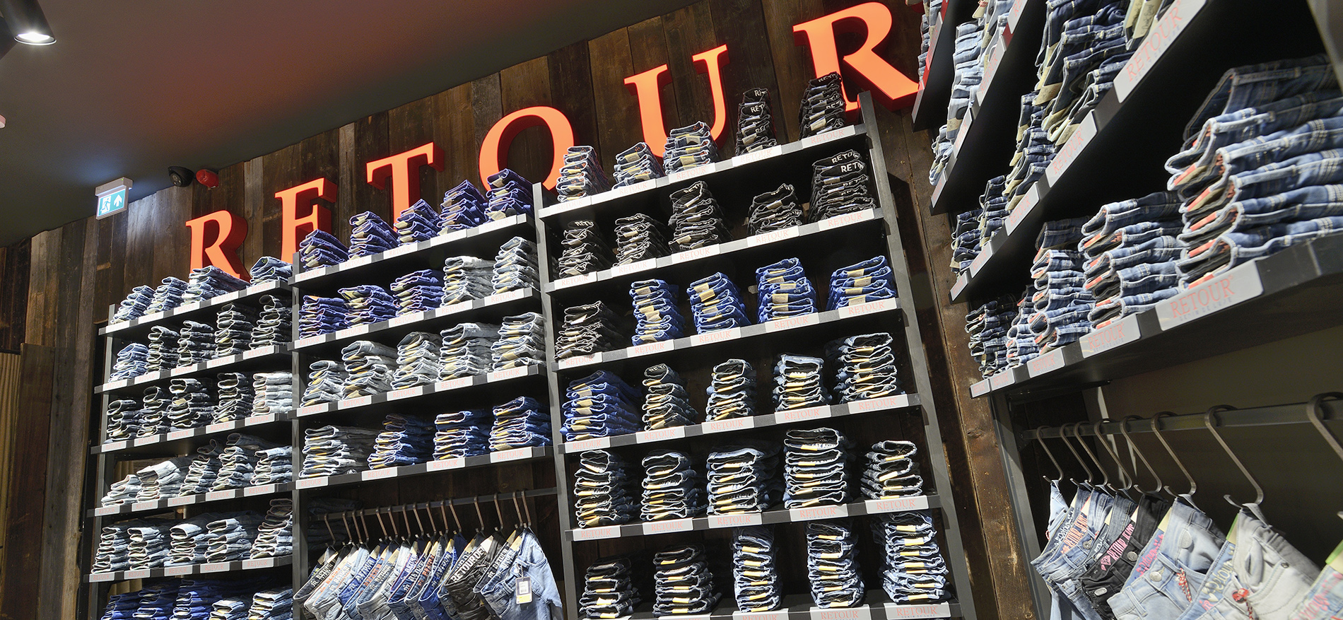 Retour Jeans in Outlet center Roermond - Fashion