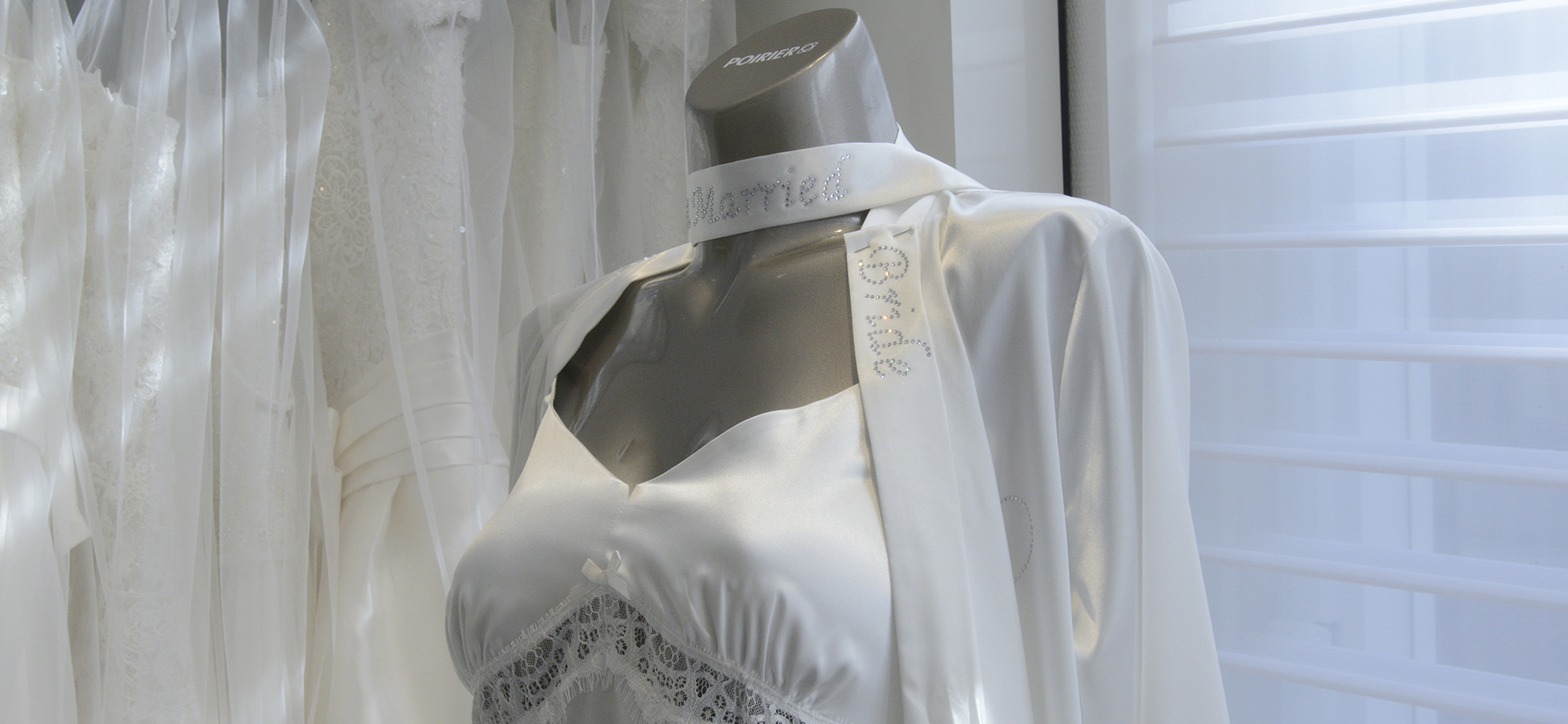 Covers Couture, Utrecht | Bridal shop interior - 