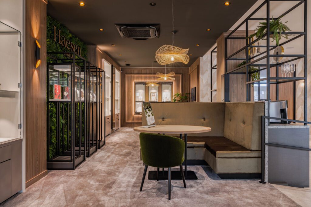 Winkel inrichting juwelier Haesen door WSB interieurbouw