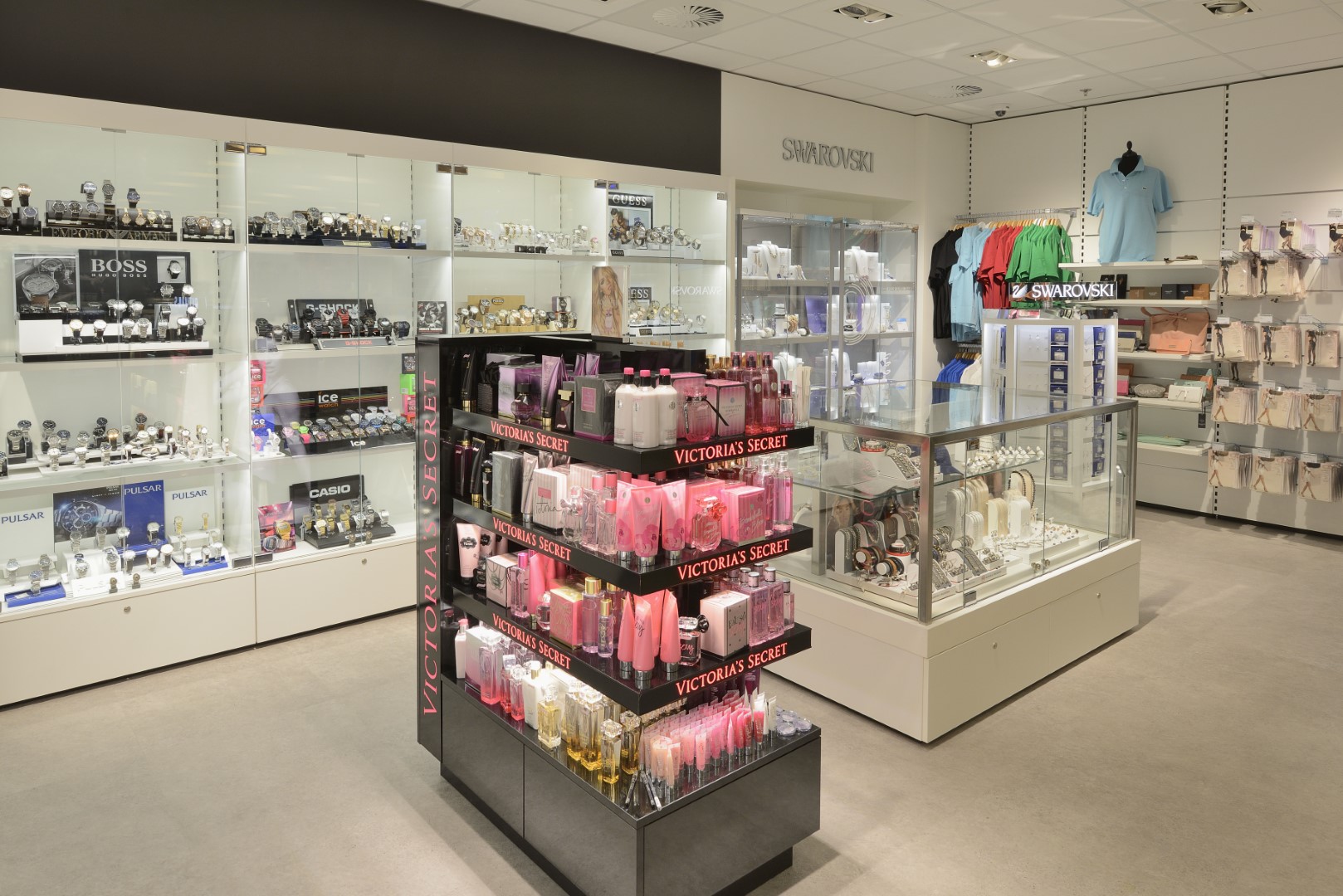B&S Crewshop Airport Schiphol (NL) – Retail design and shopfitting - 